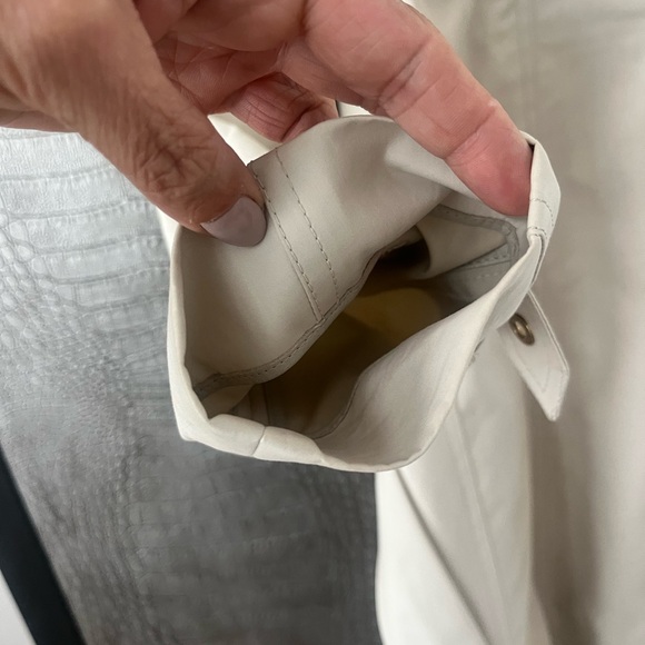 Salvatore Ferragamo Elegant Cream Coat - Picture 7 of 8